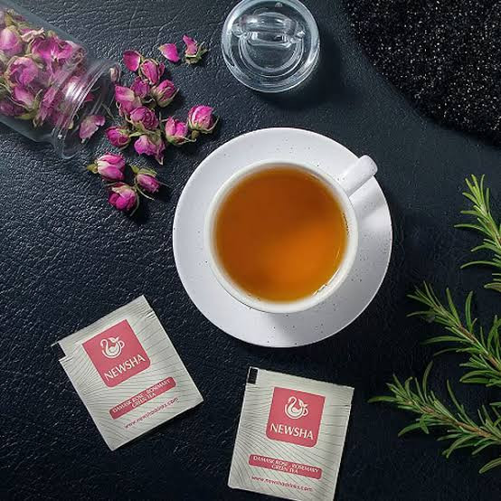 چای سبز و رزماری و گل محمدی