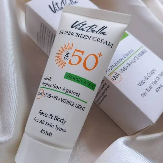 کرم ضد آفتاب spf۵۰ بی رنگ حجم ۴۰ میل ویتابلا